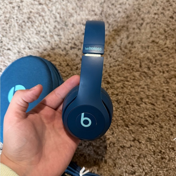 Beats by Dre Over-Ear Headphones - Blue - Picture 2 of 4